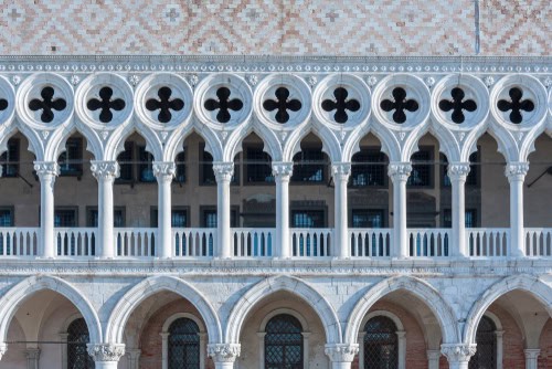 Fassade des Dogenpalastes in Venedig, Italien