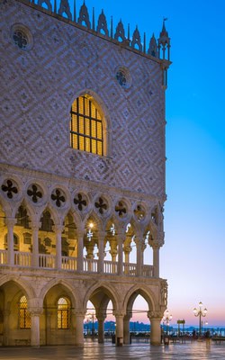 Dogenpalast auf dem Markusplatz in Venedig